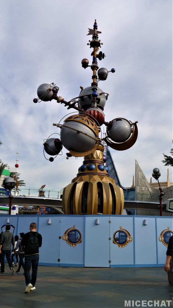 , Disneyland Photo Update: Mickey is Getting His Ears On