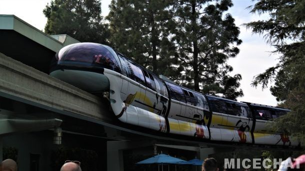 , Disneyland Photo Update: Mickey is Getting His Ears On