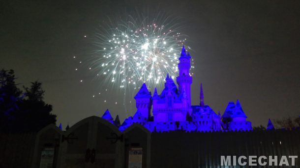 , Disneyland Photo Update: Mickey is Getting His Ears On