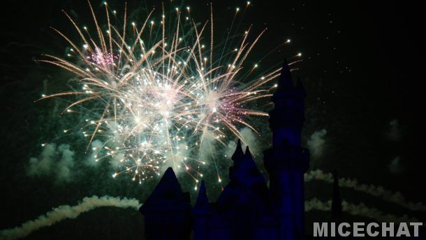 , Disneyland Photo Update: Mickey is Getting His Ears On