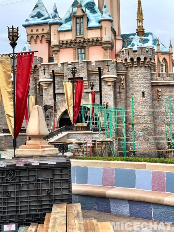 , Disneyland Photo Update: Mickey is Getting His Ears On