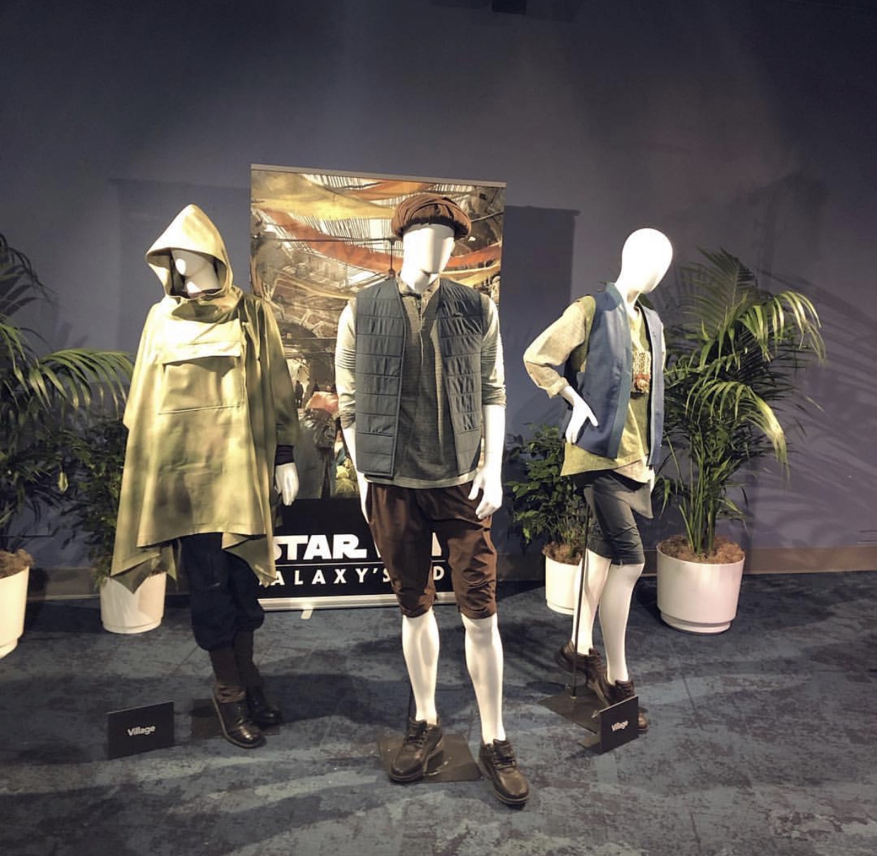 , Star Wars Galaxy’s Edge Costumes Revealed at Disneyland