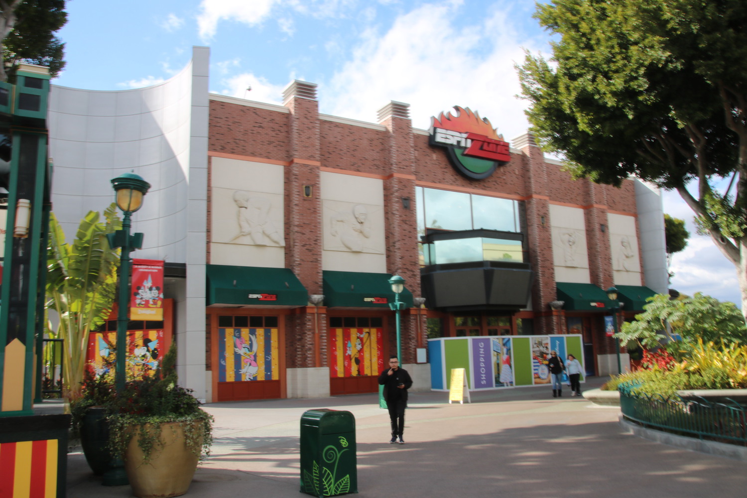 , Disneyland Resort Update – Mickey, Food, and Color