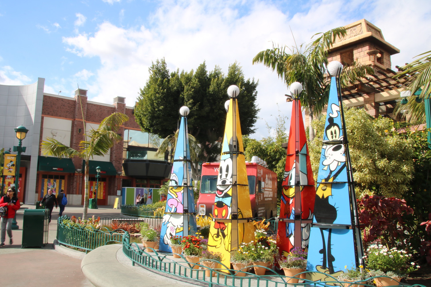 , Disneyland Resort Update – Mickey, Food, and Color