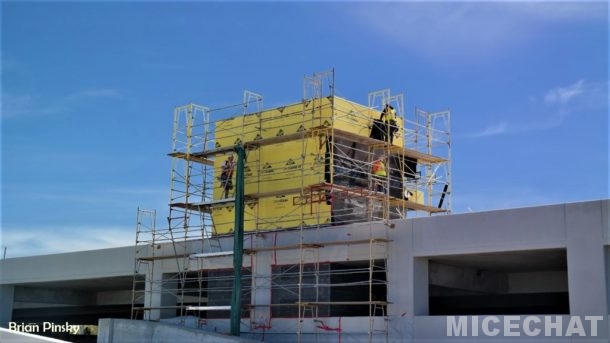 Disneyland Castle, Disneyland Update – Castle Metamorphosis and Star Wars Outcroppings