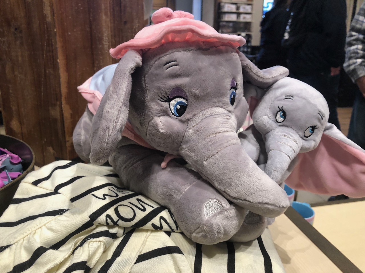 Dumbo-Mrs-Jumbo-plush-set.jpeg