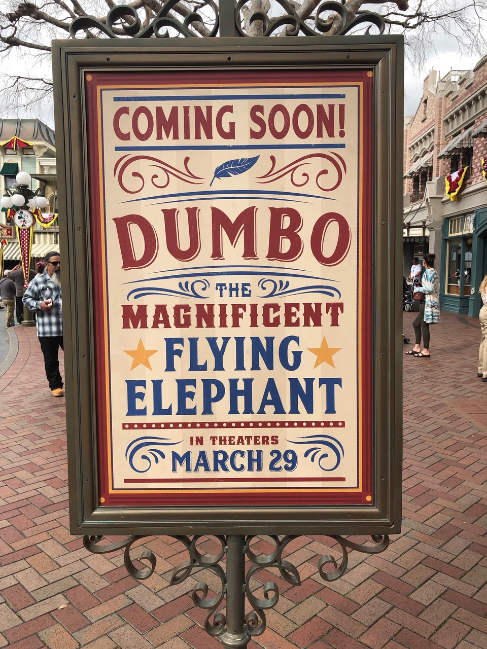 Dumbo-sneak-peek-poster.jpeg