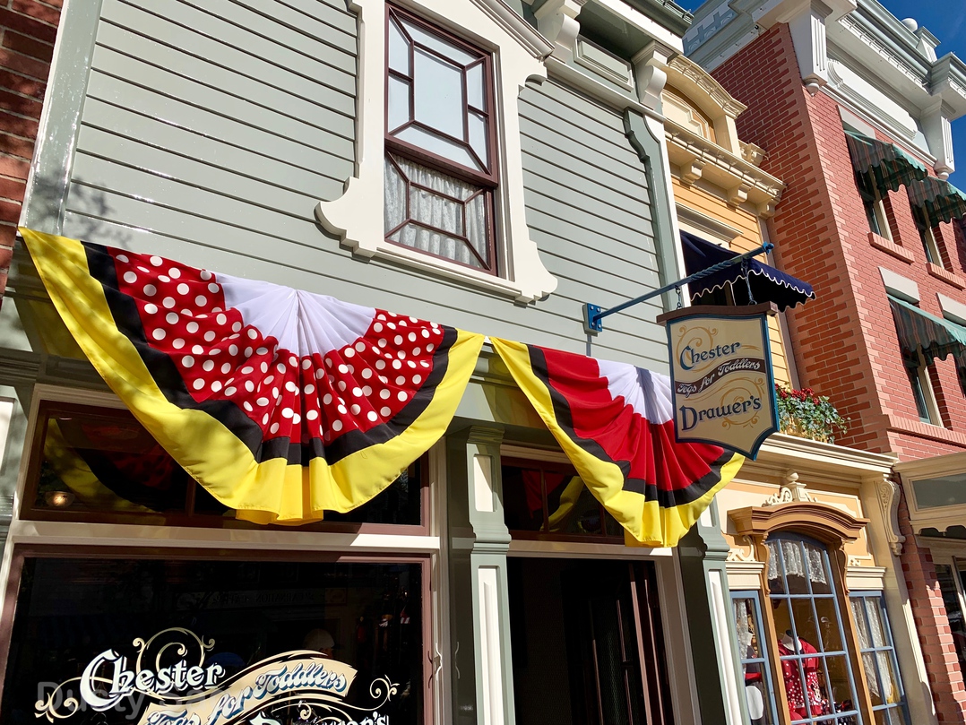 , Disneyland Update – It’s a Wall World