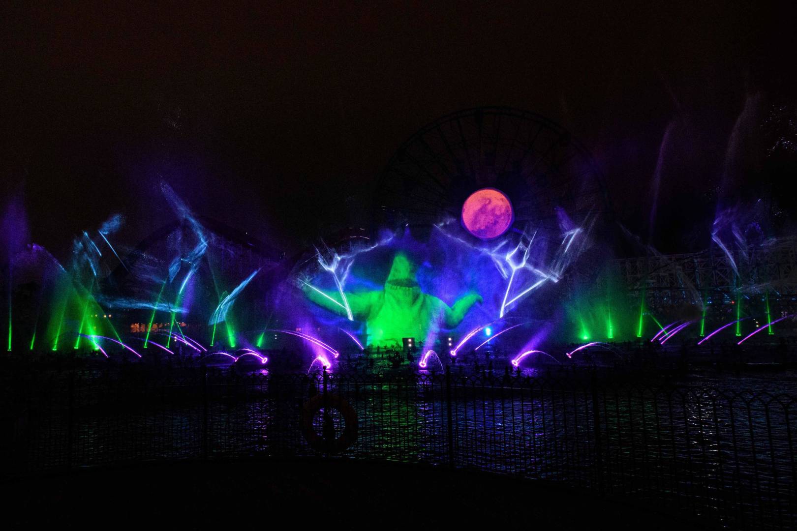 , Disneyland Update &#8211; Spooky Skies Over An Empty Kingdom