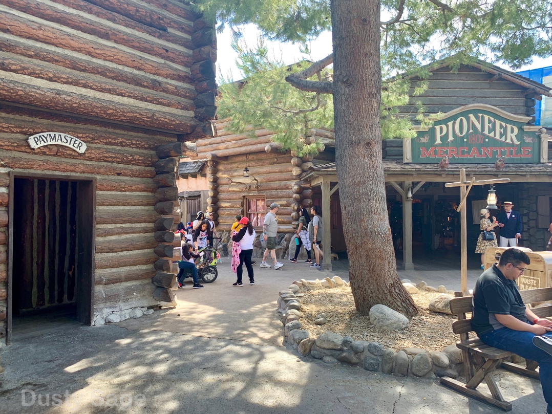 , Disneyland Update – It’s a Wall World