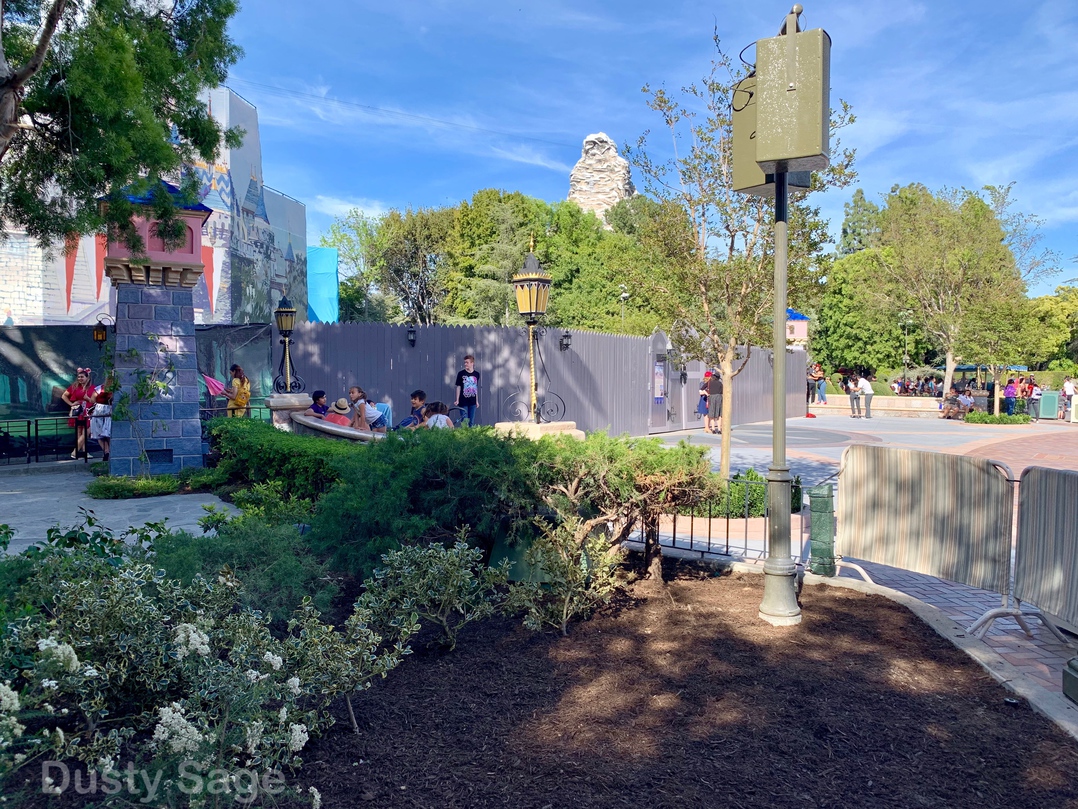 , Disneyland Update &#8211; It&#8217;s a Wall World