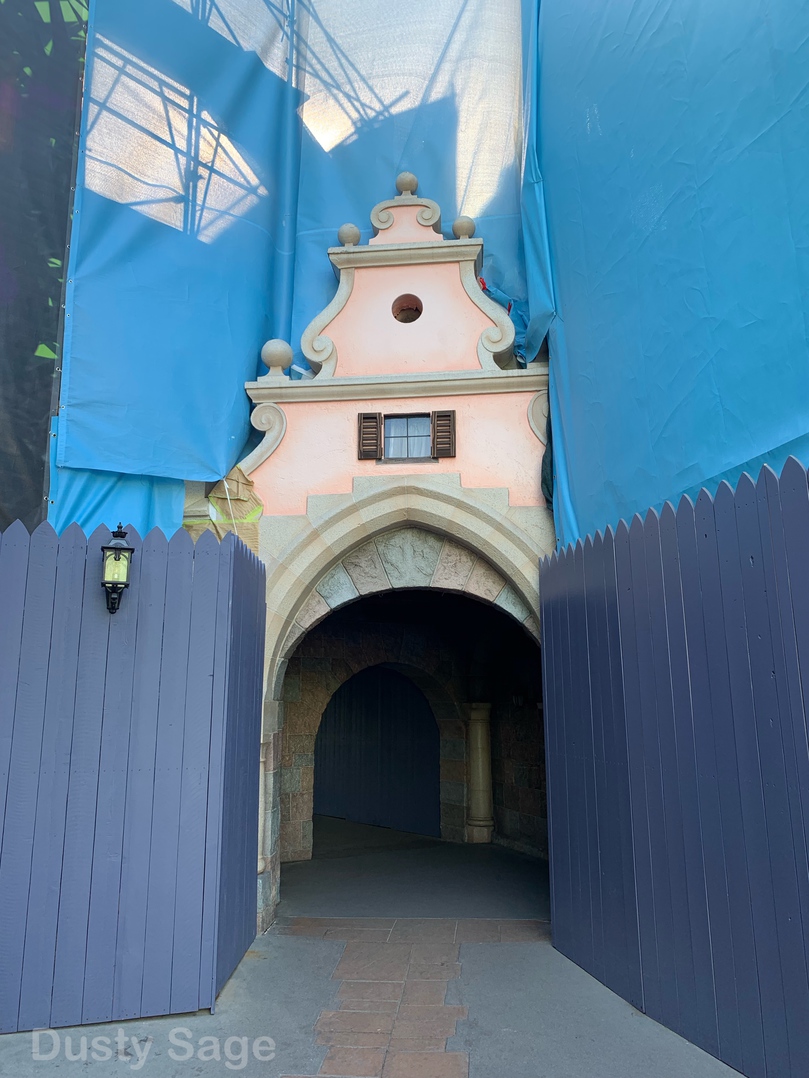 , Disneyland Update &#8211; It&#8217;s a Wall World