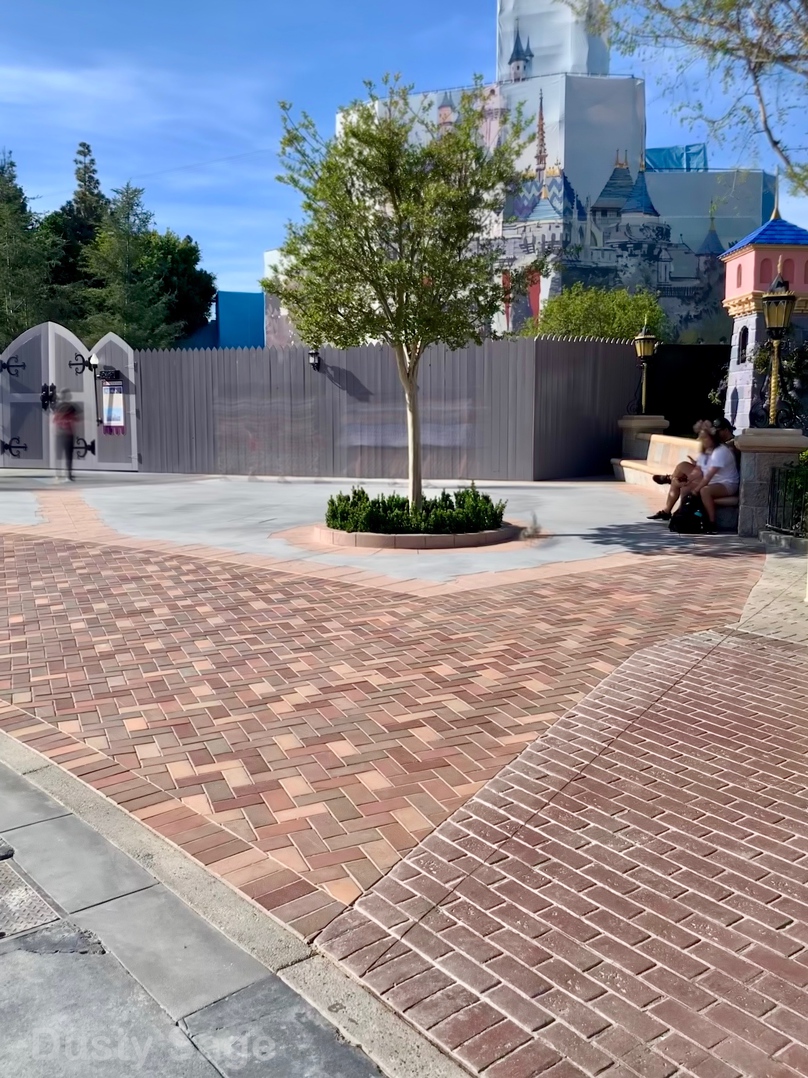 , Disneyland Update – It’s a Wall World