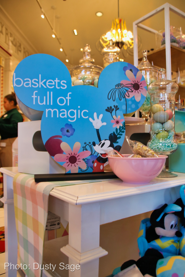 Disneyland-Easter-Signs-4
