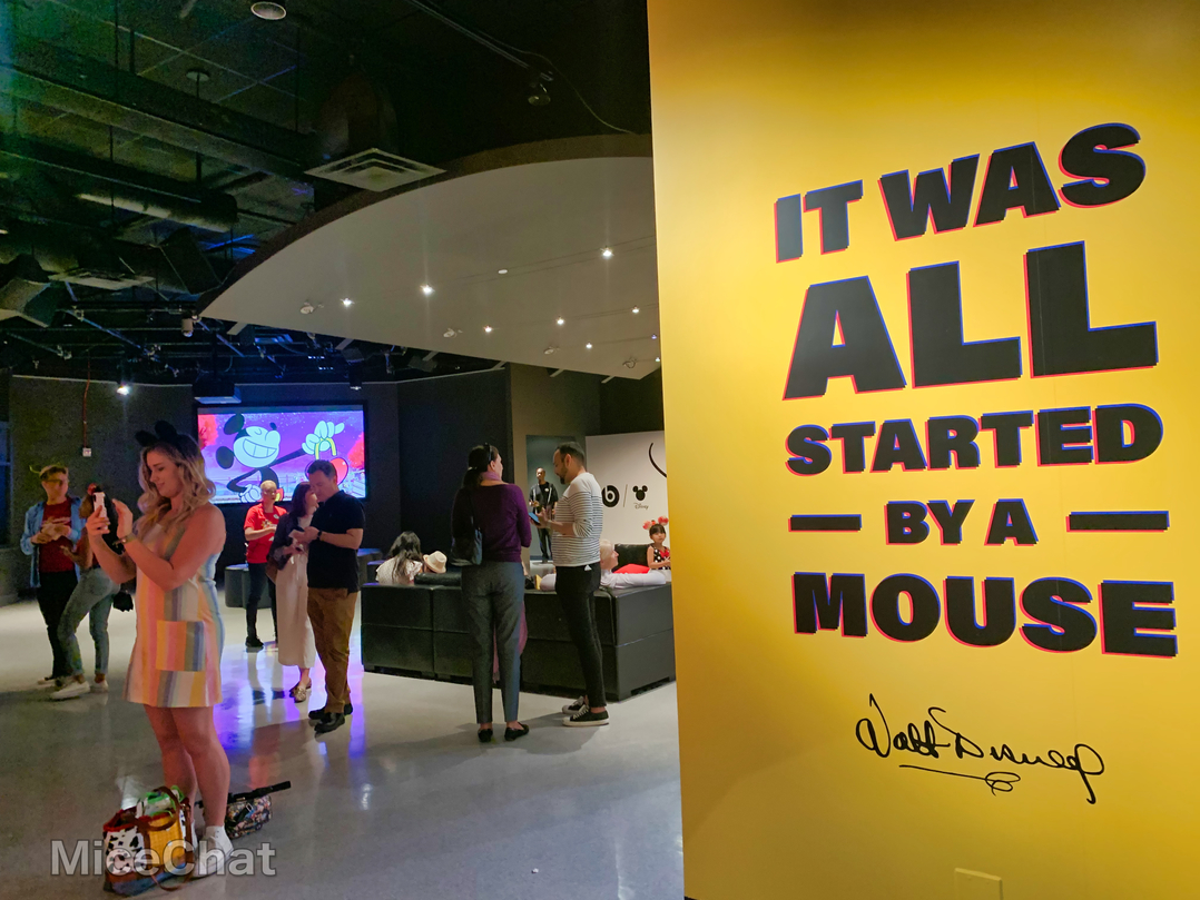 Disneyland-Pop-Up-Disney-1