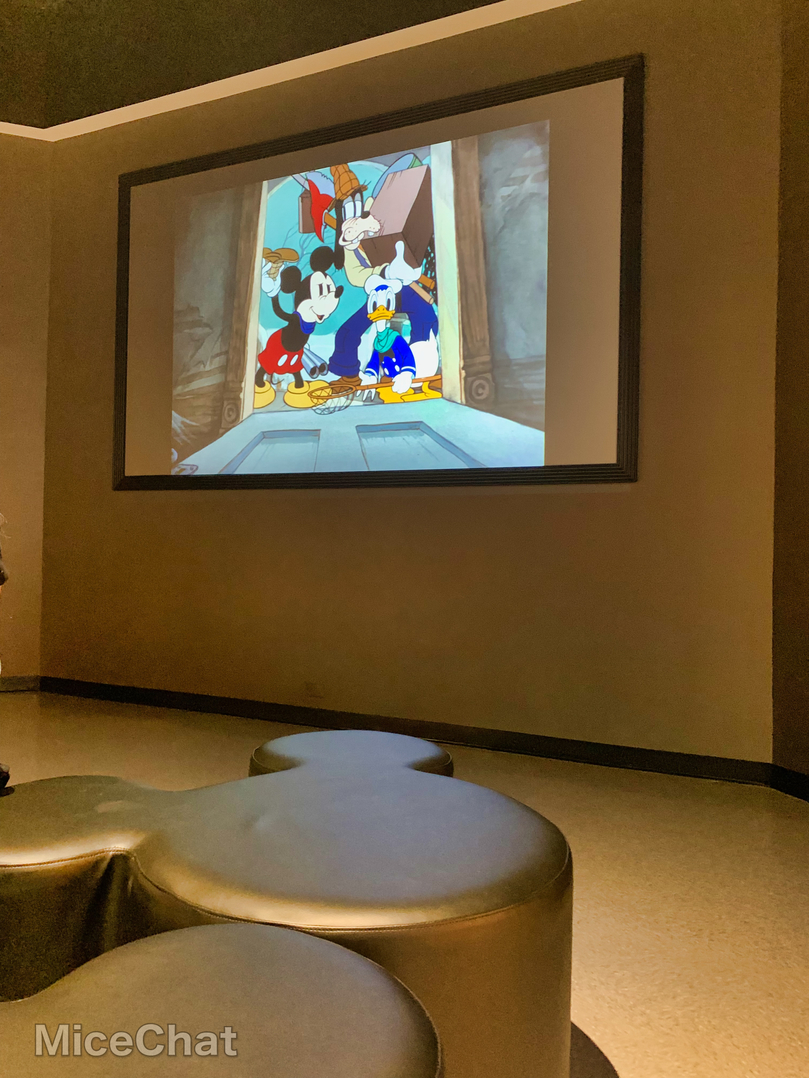 Disneyland-Pop-Up-Disney-2