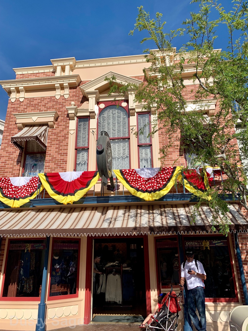 , Disneyland Update – It’s a Wall World