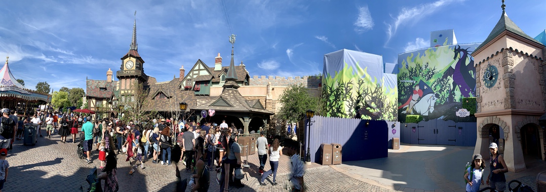 , Disneyland Update &#8211; It&#8217;s a Wall World