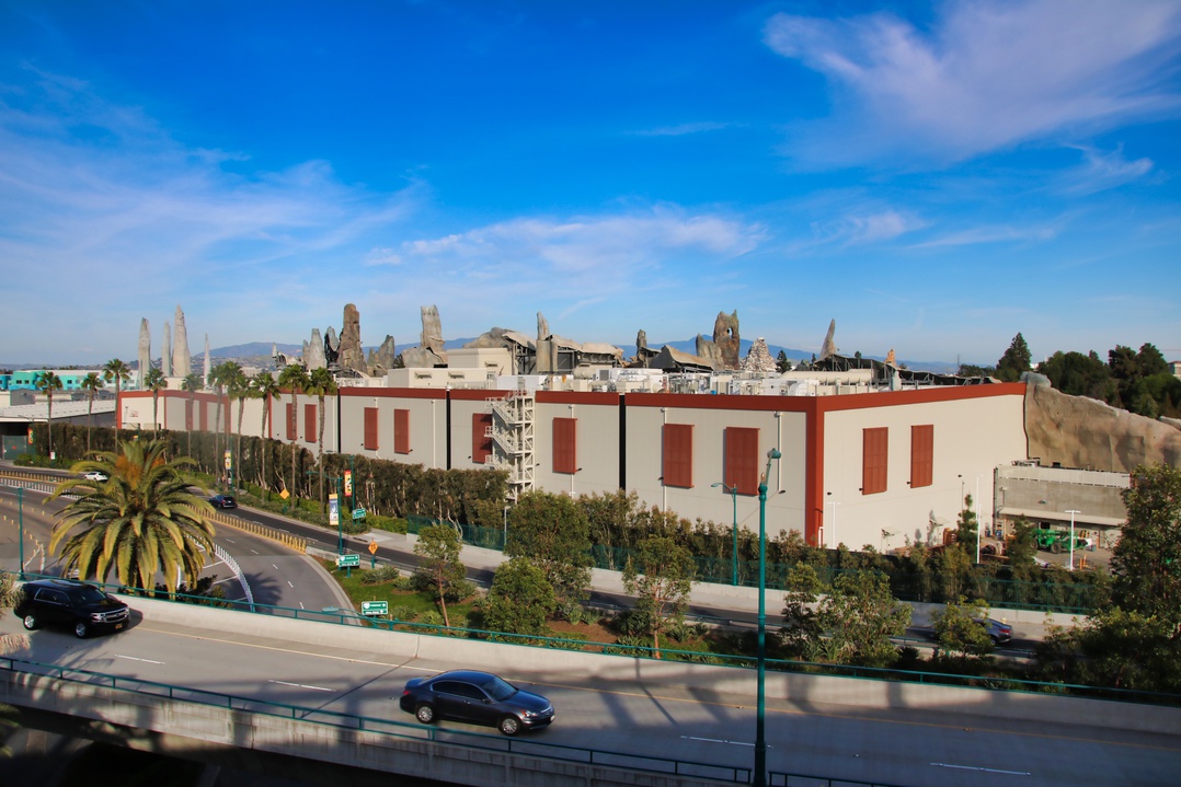 , Disneyland Update – It’s a Wall World