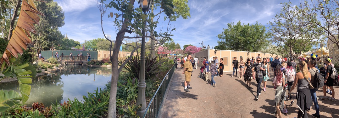 , Disneyland Update &#8211; It&#8217;s a Wall World