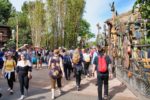 Adventureland-Crowds-Dole-Whip