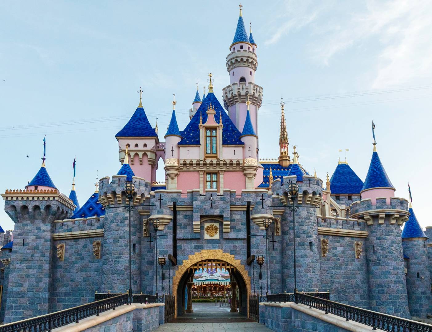 Disneyland Castle, Disneyland&#8217;s Castle Reveals Dazzling New Hues