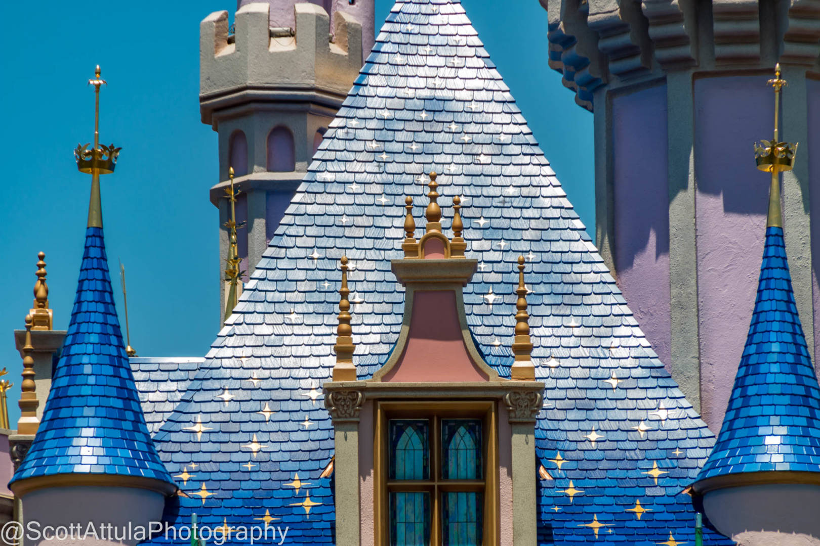 Disneyland Castle, Disneyland&#8217;s Castle Reveals Dazzling New Hues