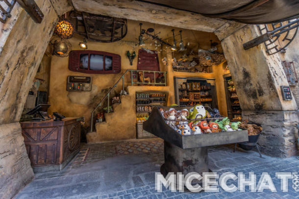 , The Shop Side: Your Guide to Star Wars: Galaxy&#8217;s Edge Restaurants and Shops