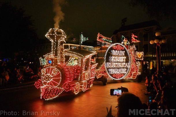 , Updated: Main Street Electrical Parade Returns to Disneyland!