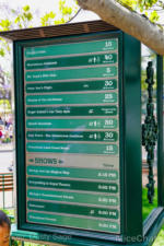 Disneyland-Crowds-Signboard-1-MiceChat