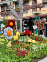 Downtown-Disney-Topiary-Mickey-Front-MiceChat