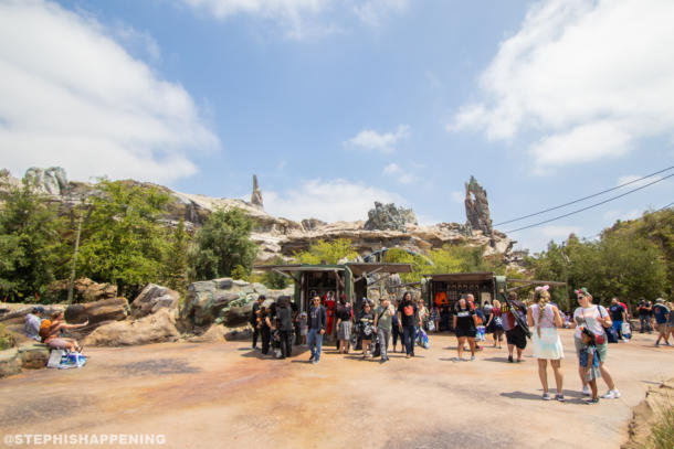 , Postcards from Batuu – A Scenic Daytime Look Around Galaxy’s Edge