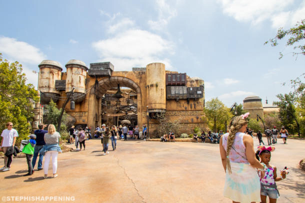 , Postcards from Batuu – A Scenic Daytime Look Around Galaxy’s Edge