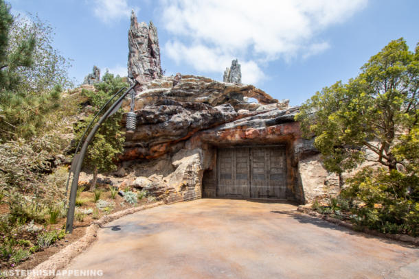 , Postcards from Batuu – A Scenic Daytime Look Around Galaxy’s Edge