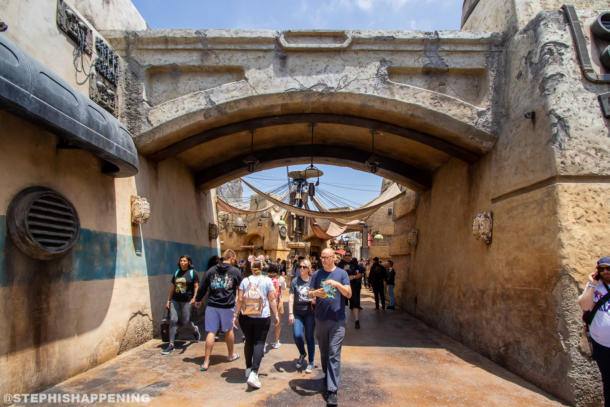 , Postcards from Batuu – A Scenic Daytime Look Around Galaxy’s Edge