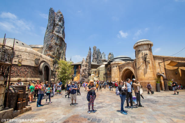 , Postcards from Batuu – A Scenic Daytime Look Around Galaxy’s Edge