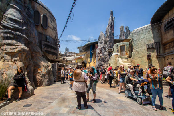 , Postcards from Batuu – A Scenic Daytime Look Around Galaxy’s Edge