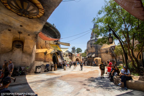 , Postcards from Batuu – A Scenic Daytime Look Around Galaxy’s Edge
