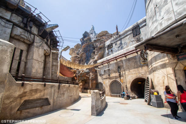 , Postcards from Batuu – A Scenic Daytime Look Around Galaxy’s Edge