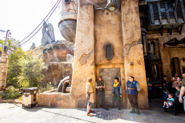 , Postcards from Batuu – A Scenic Daytime Look Around Galaxy’s Edge