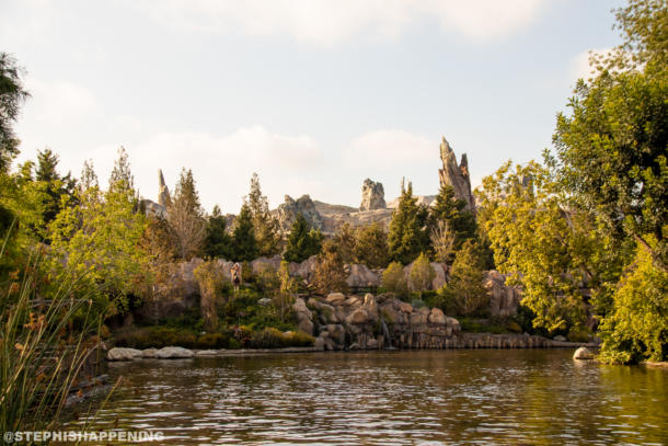 , Postcards from Batuu – A Scenic Daytime Look Around Galaxy’s Edge