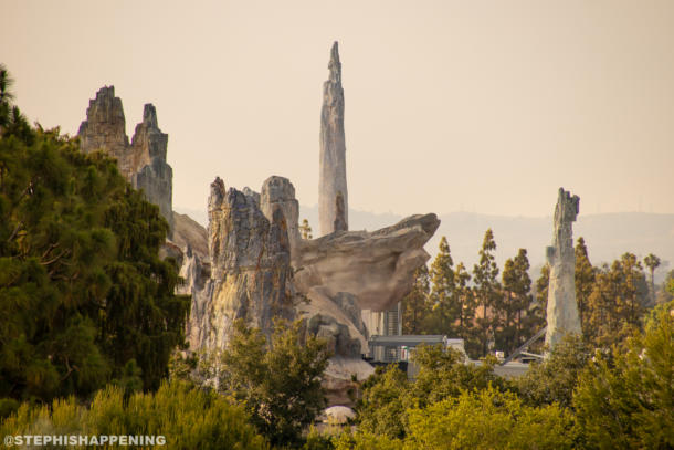 , Postcards from Batuu – A Scenic Daytime Look Around Galaxy’s Edge