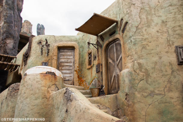 , Postcards from Batuu – A Scenic Daytime Look Around Galaxy’s Edge