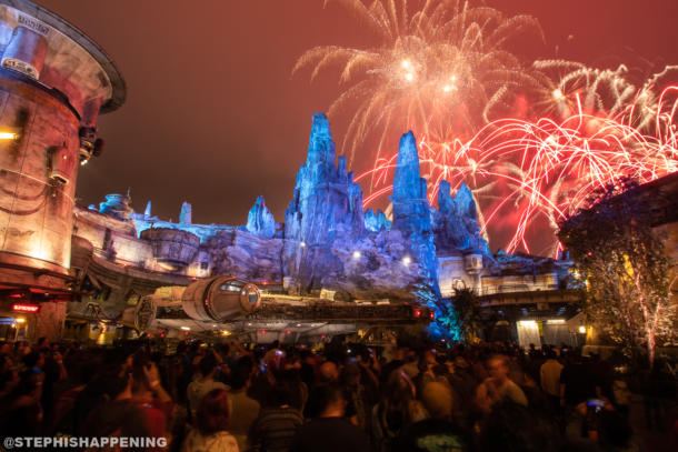 , Postcards From Batuu: A Nightime Stroll Through Galaxy’s Edge at Disneyland