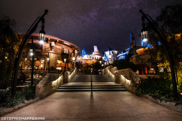 , Postcards From Batuu: A Nightime Stroll Through Galaxy’s Edge at Disneyland