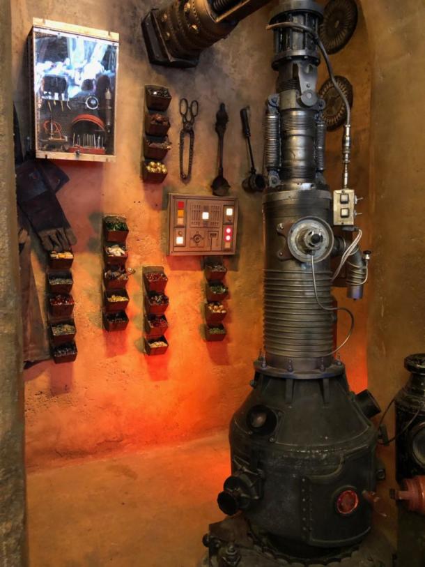 Galaxy's Edge Marketplace, A Tour of Black Spire Outpost&#8217;s Marketplace in Star Wars: Galaxy&#8217;s Edge