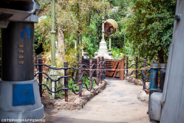 , Postcards from Batuu – A Scenic Daytime Look Around Galaxy’s Edge