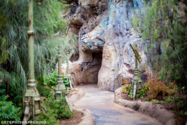 , Postcards from Batuu – A Scenic Daytime Look Around Galaxy’s Edge