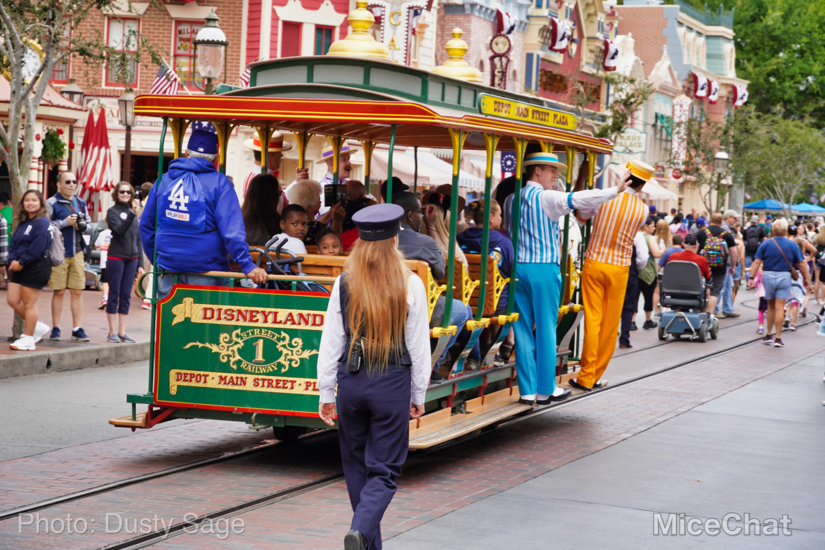 , Disneyland Update: Magic Key Crowds &#038; Bats in the Belfry