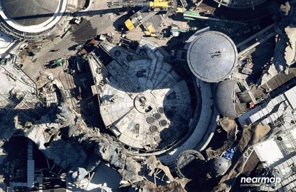 han solo and chewbacca's ship at star wars galaxy's edge disney world